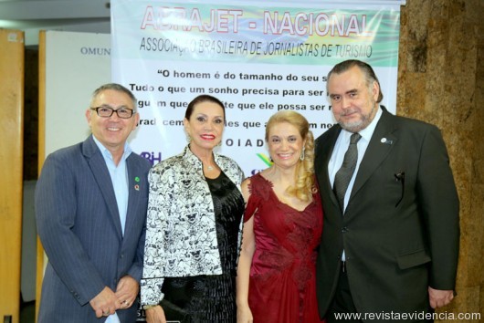 Na Assembléia Legislativa do Estado de São Paulo, a posse da nova diretoria executiva da Abrajet Nacional, o Diretor de Comunicação Nacional da Abrajet o jornalista catarinense Jefferson Severino, a presidente da ABAV (Associação Brasileira de Agentes de Viagem), de Santa Catarina, Ely Silveira e a eleita presidente da ABRAJET Nacional (Associação Brasileira de jornalistas de Turismo), a jornalista Miriam Petrone com o jornalista, Claudio Magnavita, Secretário de Turismo do Estado do Rio de Janeiro