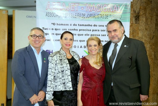 Na Assembléia Legislativa do Estado de São Paulo, a posse da nova diretoria executiva da Abrajet Nacional, o  Diretor de Comunicação Nacional da Abrajet o jornalista catarinense Jefferson Severino, a presidente da ABAV (Associação Brasileira de Agentes de Viagem), de Santa Catarina, Ely Silveira e  a eleita presidente da ABRAJET Nacional (Associação Brasileira de jornalistas de Turismo), a jornalista Miriam Petrone com  o jornalista, Claudio Magnavita, Secretário de Turismo do Estado do Rio de Janeiro