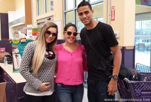 Celeste, Paula Laffront e o jogador Alan Kardec