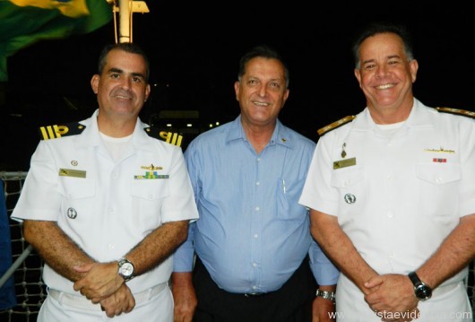 Capitão dos Portos de Alagoas, Capitão-de-Fragata Antonio Braz; Eduardo Auto Guimarães, Presidente da Soamar/AL e o Vice-Almirante Afrânio de Paiva Moreira Júnior, Comandante do 3° Distrito Naval.