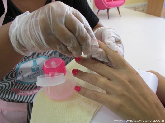 Esmaltação em gel garante a beleza das unhas nos dias de Carnaval