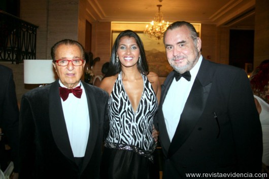 O empresário Humberto Saad com a top Carol Ribeiro e o jornalista Claudio Magnavita.
