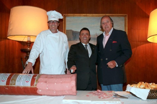 Degustação da já famosa Mortadela do Michelão com Alexandre e seu pai Michel Tuma Ness e Roberto Silva,diretor presidente da Sanchat Tour.