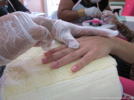 Esmaltação em gel garante a beleza das unhas nos dias de Carnaval