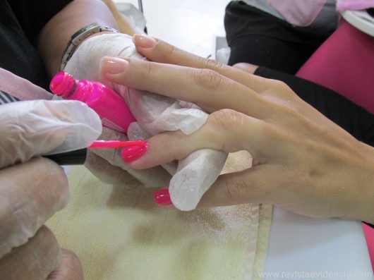 Esmaltação em gel garante a beleza das unhas nos dias de Carnaval