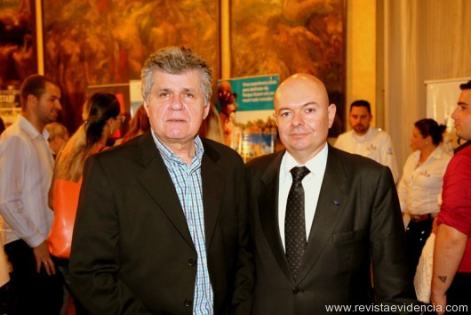 Presença de Presidente da ABAV SP, Constantino Karacostas, com o apresentador de Tv (Passaporte Brasil) o jornalista Roberto Marques.
