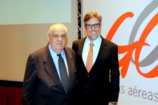 O diretor da FENACTUR,(Federação Nacional de Turismo),Vitor Daniel Almeida e o palestrante, Paulo Sérgio Kakinoff, (Diretor-Presidente da Gol Linhas Aéreas Inteligentes), no Hotel Maksoud Plaza.