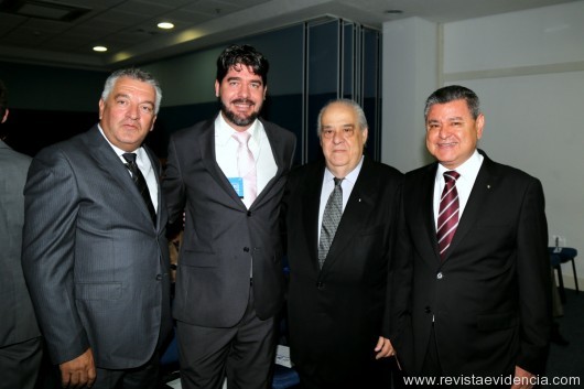 Do Festival de Turismo das cataratas do Iguaçu Paulo Angeli,como secretario de Turismo de Foz do Iguaçu Paulo Tremarin e diretor do Feijão amigo, Vitor Daniel com Felipe gonzalez.