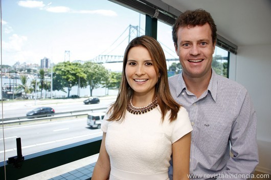 A médica Dra Alice Kikko e o fisioterapeuta Dr Leonardo Eicke (foto: Rhuan Fernandes de Souza)