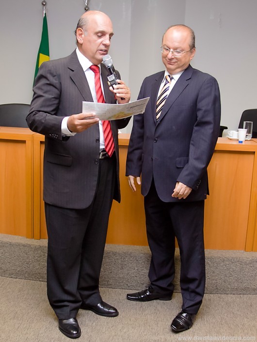 Jornalista e palestrante Cesar Romao com Ovadia Saadia