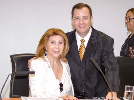 Presidente da OBME Nacional Adelina Alcantara Machado com o escritor Dias Campos