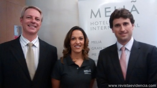 Marcos Aurélio Carvalho, gerente geral do Meliá Ibirapuera, Elizabeth Santos, Gerente de Vendas Hotéis Brasil e Fernando Gagliardi, diretor de vendas da Meliá Hotels International Brasil