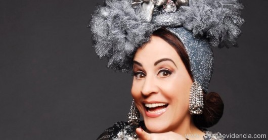 Atriz e cantora Stella Miranda vive Carmen Miranda