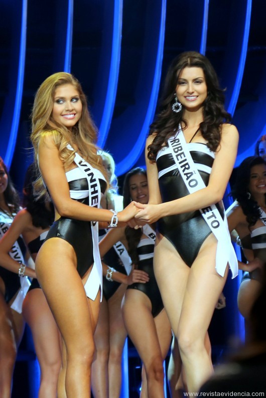 Finalistas, classificadas em segundo Miss Vinhedo, Gabriele Marinho Barbosa e a vencedora, Miss Ribeirão Preto, Jéssica Voltolini Vilela.