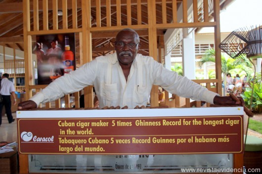 No Guinness World Records o hared roller o cubano Jose Castelar Cairo, da Caracol Tabaco Cubano.