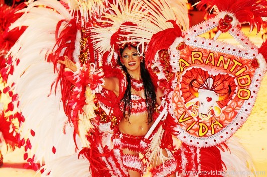 A Porta Estandarte do Garantido a belíssima Daniela Tapajós.