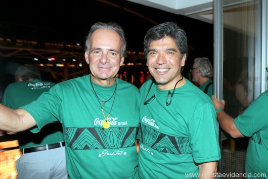 No camarote da Coca-Cola os presidentes, do Grupo Simões, Renato Simões e o da Coca-Cola para o Brasil, o Mexicano Xiemar Zarazúa