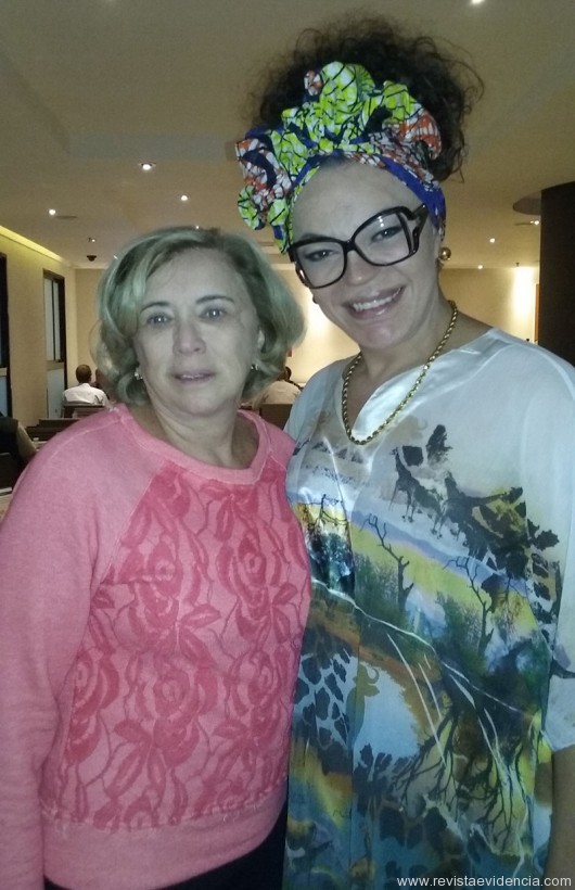 A estilista Antara Gold com Golda Boruchowski, gerente geral do TRYP Higienópolis