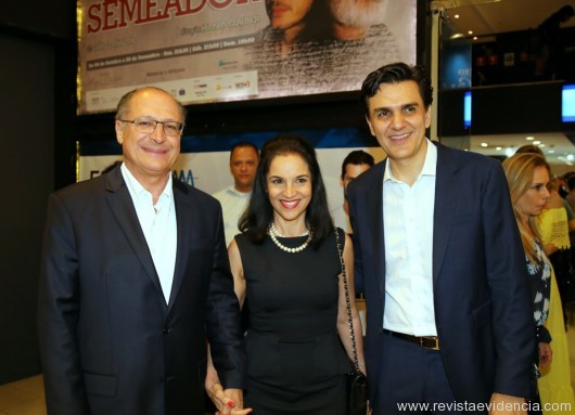 casal o governador do estado de são Paulo, Lu e Geraldo Alckmin com o escritor e autor Gabriel Chalita.
