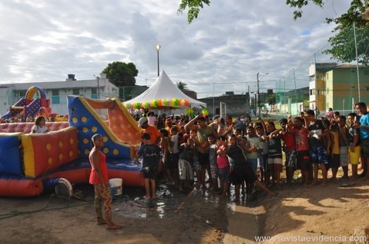 Deputada Thaise Guedes leva alegria às crianças dos bairros Santa Amélia e Bebedouro