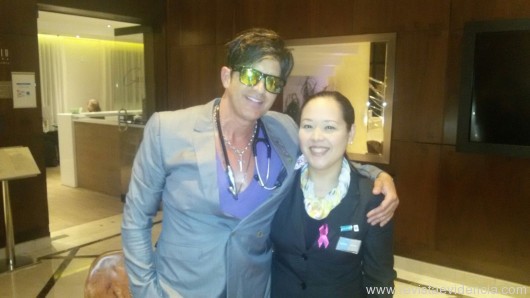 Daniela Onodera, chefe de serviços no TRYP Higienópolis, ao lado do cirurgião plástico Dr. Rey