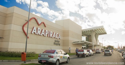 Arapiraca Garden Shopping em clima de carnaval com apresentações musicais e desfile de bloco