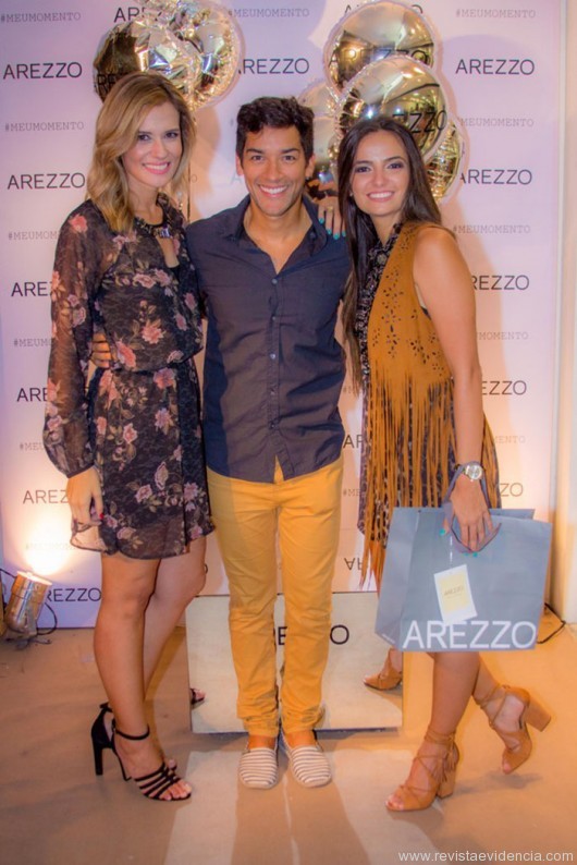 Amanda Souza -  supervisora da Arezzo Macei_, Gustavo Moura - m_sico, e Endy Mesquita, designer de acess_rios