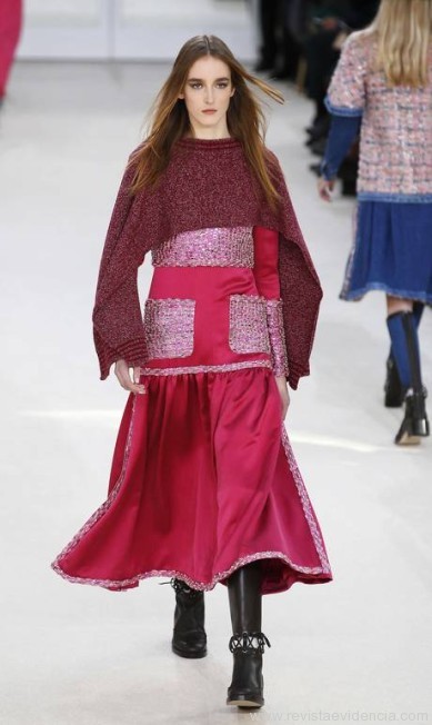 Chanel Outono Inverno 2016 2017 FOTO PATRICK KOVARIK  AFP. red saia