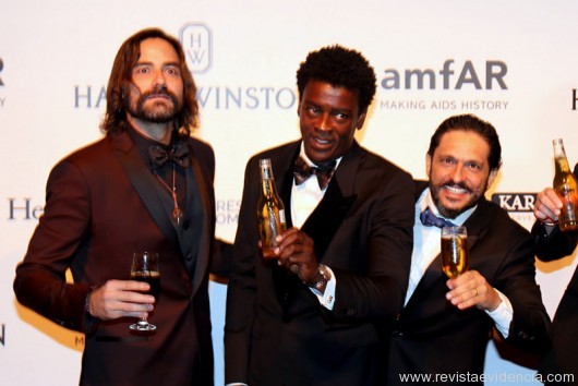 Em São Paulo na Casa do empresário Dino Diniz, com o cantor Seu Jorge e o diretor da Cerveja Karavele uma das patrocinadoras do evento.