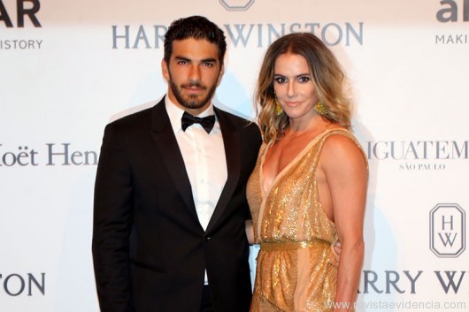 O casal de atores Deborah Secco com o marido Hugo Moura.