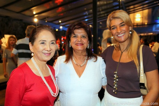 As empresarias, Chieko Aoki com Luiza Helena Trajano  e Solange Giarge adoraram a exposição.