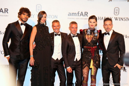 resença de Marlon Teixeira com Chris Pitanguy  e os homenageados da festa Dean e Dan Caten com o casal a top internacional Isabeli Fontana e o cantor Di Ferrero.