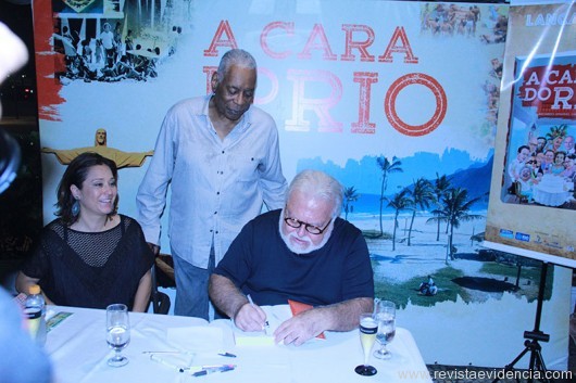 Raquel Oguri, Haroldo Costa(em pé), e Ricardo Amaral