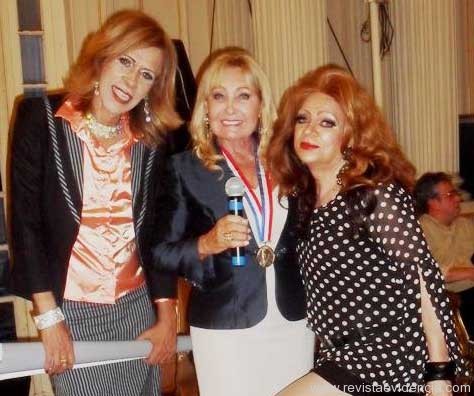 Paula Goodarth, Lucy Regenold e Samantha Alucard