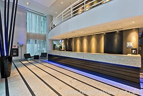 Ambiente mais moderno é a novidade do TRYP Berrini, após recente retrofit