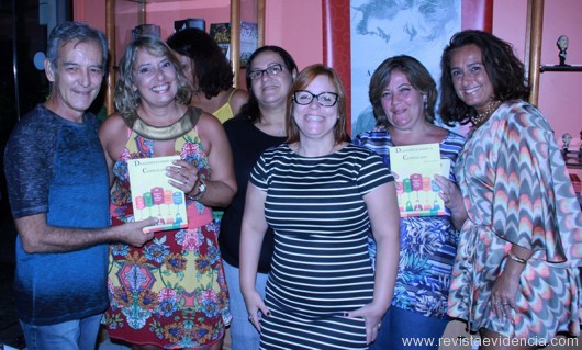 Mariza Cardoso entre amigos que apoiaram e marcaram presença no lançamento do seu livro