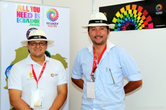 No stand do Equador, o representante do departamento de turismo, David Carrasco e David Mantilha marcando presença