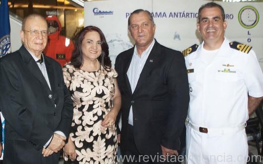 Vasconcellos de Matteo, editor da revista Evidência; Gigi Accioly, diretora de divulgação da Soamar/AL; Eduardo Auto Guimarães, presidente da Soamar/AL, e o Capitão de fragata Antonio Braz, comandante da Capitania dos Portos de Alagoas (Foto: Hugo Taques)