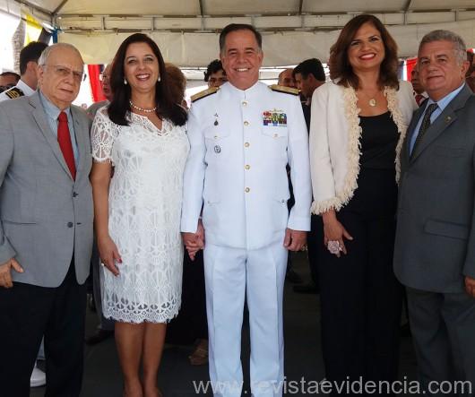 Jornalista Vasconcellos de Matteo, senhora Cecília Phillips e seu esposo, o vice-almirante Afrânio de Paiva Moreira Júnior; Juíza do TRT Carolina Bertrand e seu esposo, José Alberto Macedo