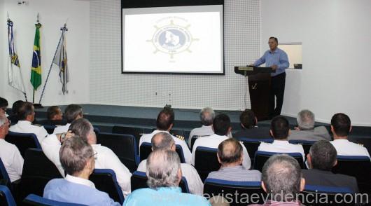 Eduardo Auto Guimarães, presidente da Soamar/AL, proferindo palestra