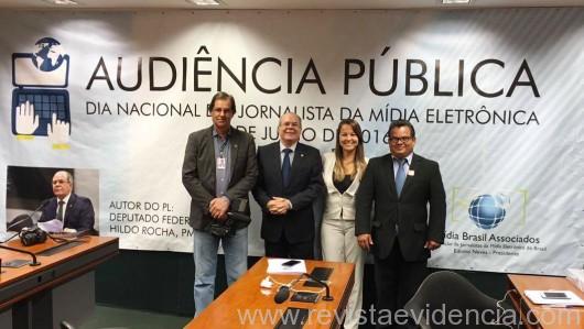 Jornalista Enio Borgmann, diretor da MBA do Distrito Federal: deputado federal Hildo Rocha (PMDB/MA); Úrsula Schoeffer Montes e o jornalista Edinho Neves, vice-presidente e presidente Nacional da MBA, respectivamente (Foto: Divulgação)