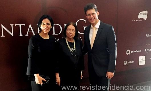 Denise Meyer, diretora de marketing da Meliá Hotels International Brasil; Sra. Nélida Piñon, escritora; e Johannes Bayer, gerente geral do hotel Meliá Jardim Europa