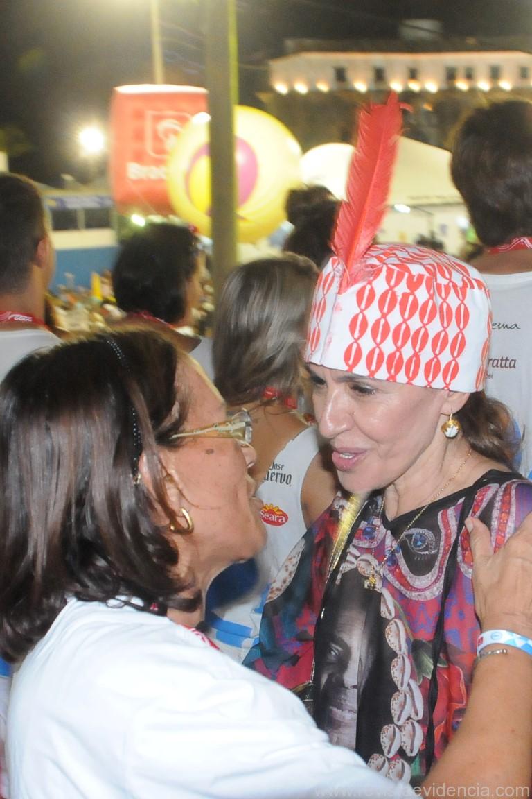 O flagra de Sun Sun no bate papo descontraído de Vera Lacerda e Flora Gil no melhor Camarote da Bahia, Expresso 2222. (CRÉDITO: STUDIO SUN SUN/SALVADOR-BA)