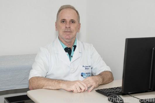 O médico nefrologista João Cubas (Foto: Hugo Taques)