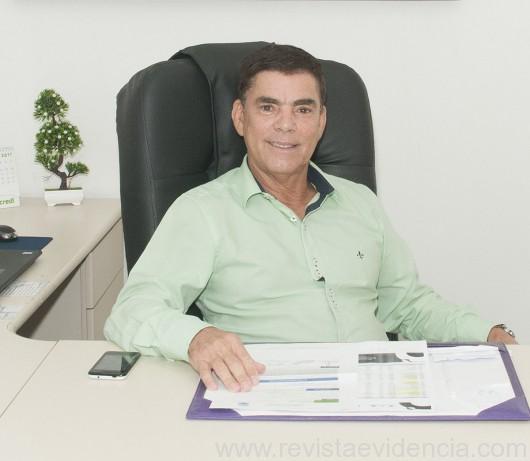 Médico nefrologista Miguel Arcanjo Barbosa (Foto: Hugo Taques)
