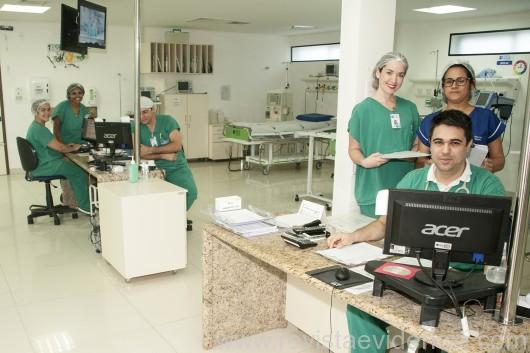 Parte da equipe medica UTI - Enfermeira Catarina e o médico nefrologista Luiz Guilherme Finotti (foto: Hugo Taques)