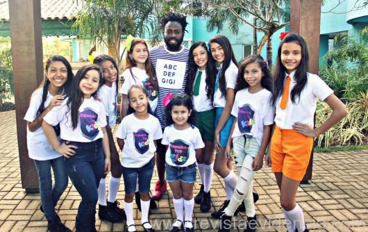 Ator Douglas Silva e elenco Esquadrão Top Kids