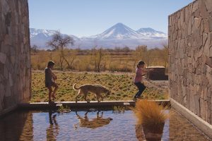 No coração do deserto chileno, Tierra Atacama oferece cortesias para crianças e adolescentes