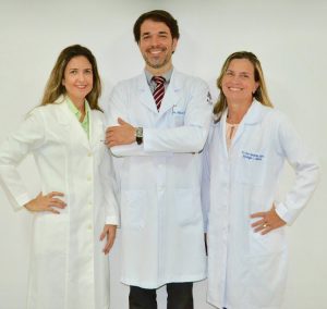 Dra. Luciana Sampaio, Dr. Flávio Teles e Dra. Ana Katarina