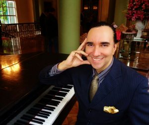 Hélcio Hime no piano